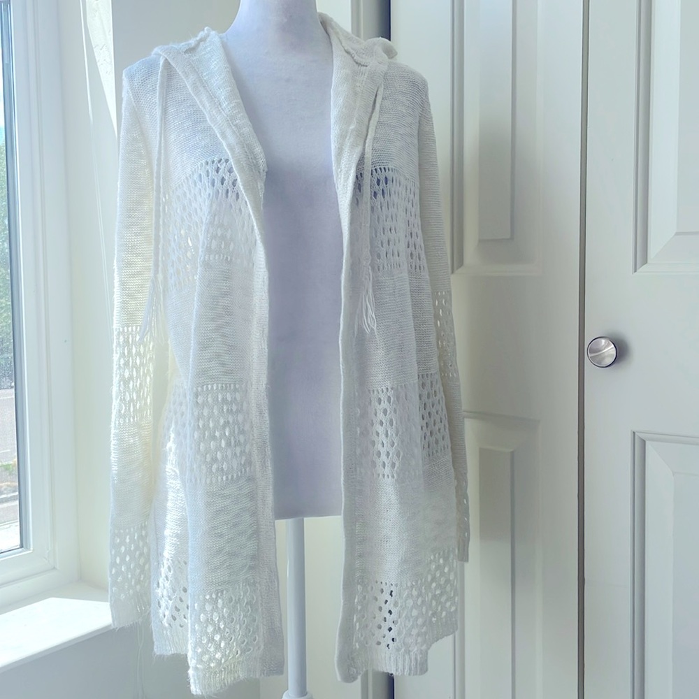 Brand love Ellie .Size XL . Color white